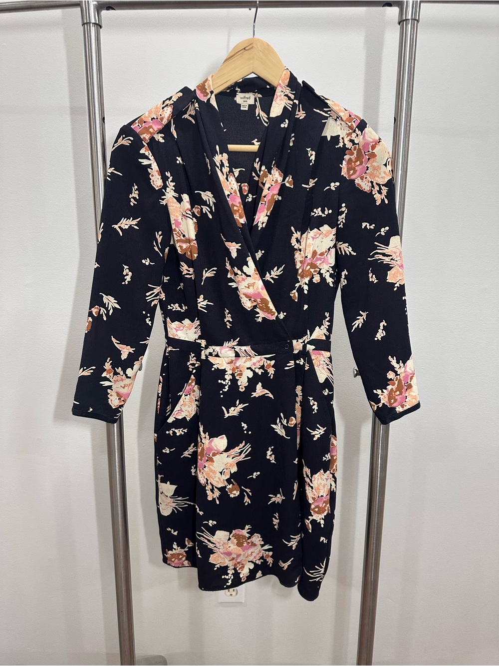 WILFRED ARITZIA Franca Floral Wrap Dress Black Pink V-Neck Long Sleeve Size 0